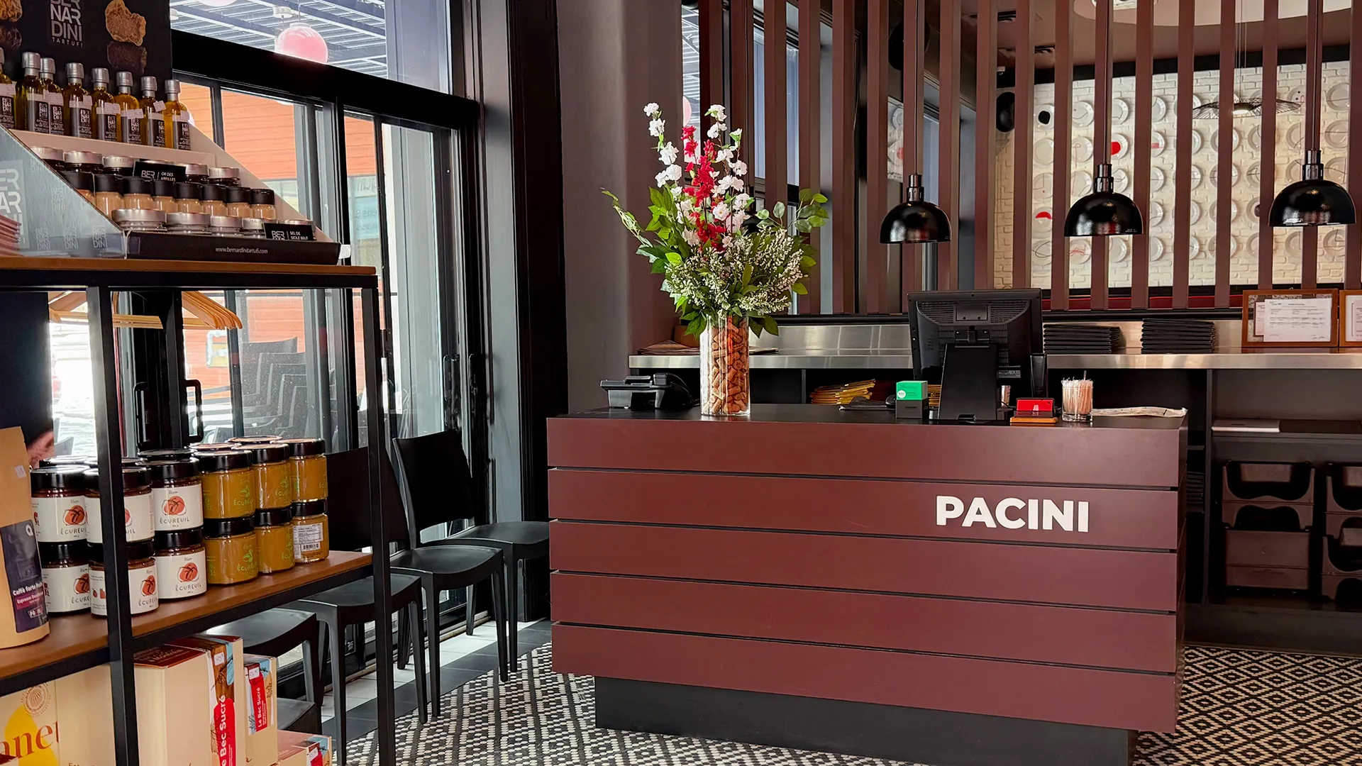 Comptoir d’accueil du restaurant PACINI