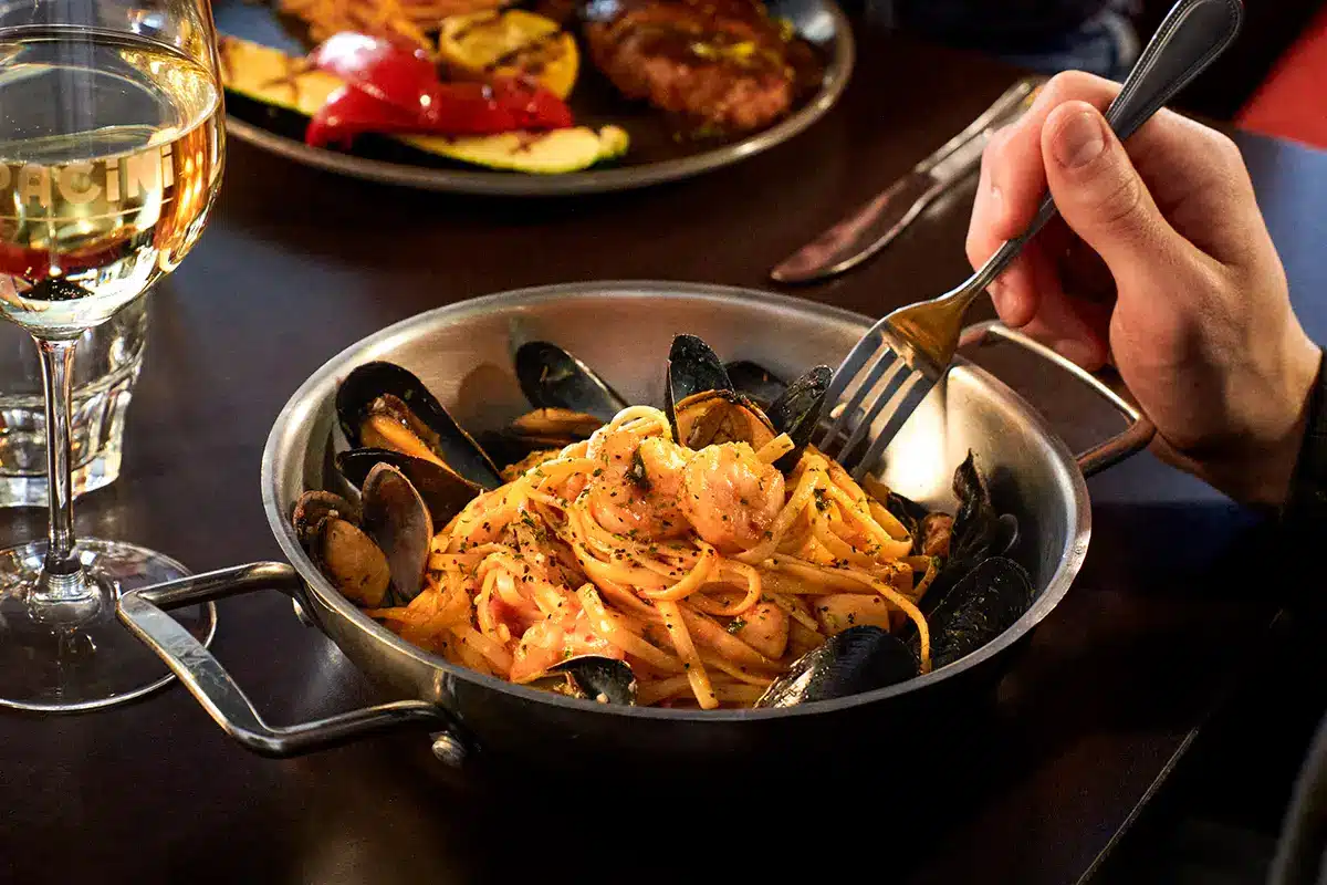 linguine aux fruits de mer Linguine aux fruits de mer avec crevettes et moules chez PACINI